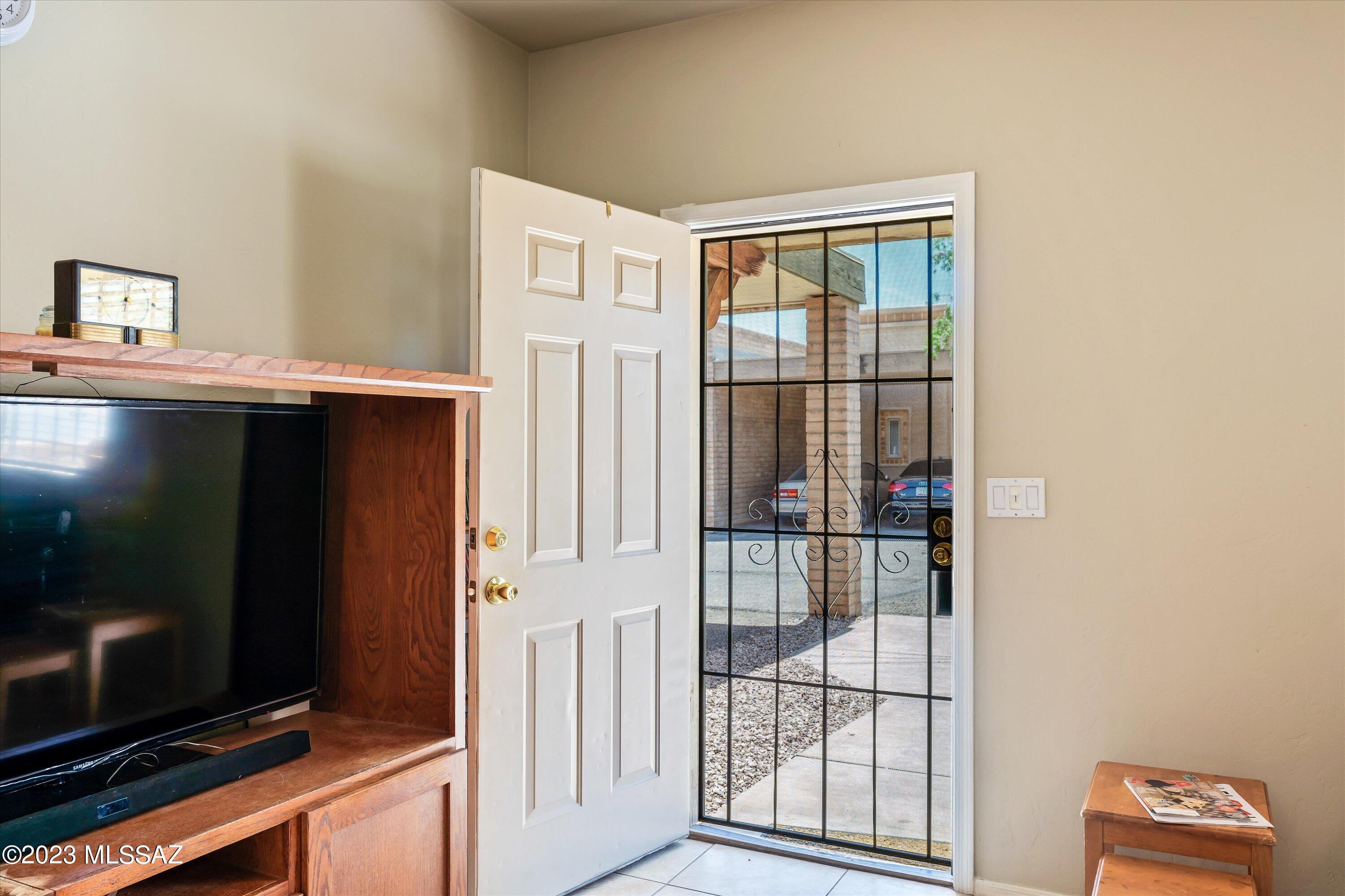 3534 South Mission Road, Unit 1 Tucson, AZ 85713 - Photo 5 of 40
