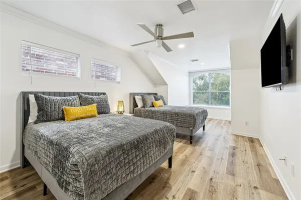 $9,000 | 5346 McCulloch Circle, Houston, TX 77056