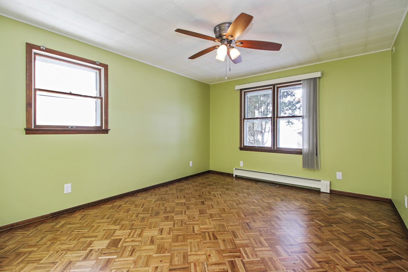 3122 River Road Kankakee, IL 60901 - Photo 9 of 15 a view of an empty room with a window