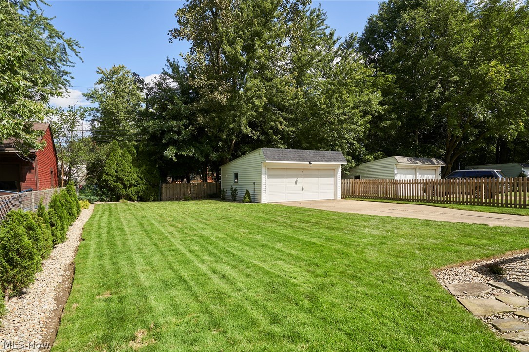 5215 Mayview Road Lyndhurst, OH 44124 - Photo 26 of 27 Great back yard!!