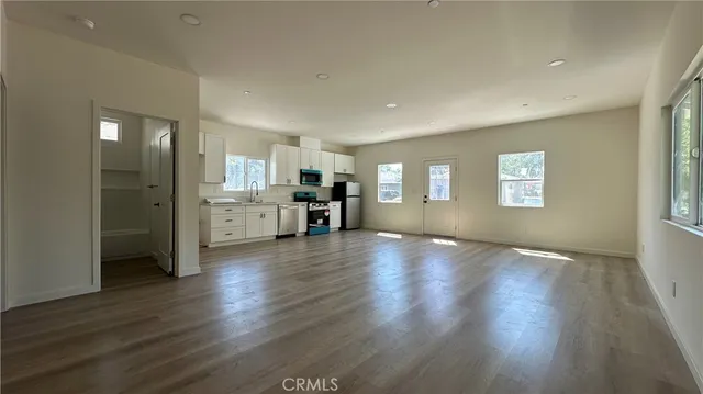 $2,400 | 117 Owens Lane, Pomona, CA 91766