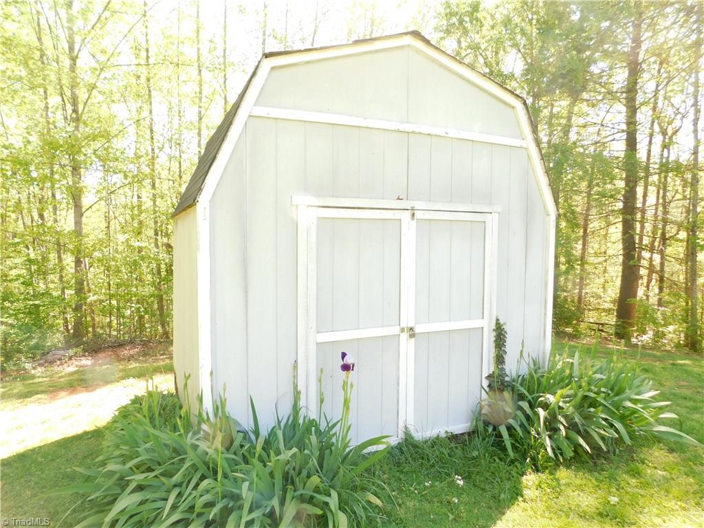 231 Oak Ridge Place Mount Airy, NC 27030 - Photo 23 of 26 Gallery Image 23