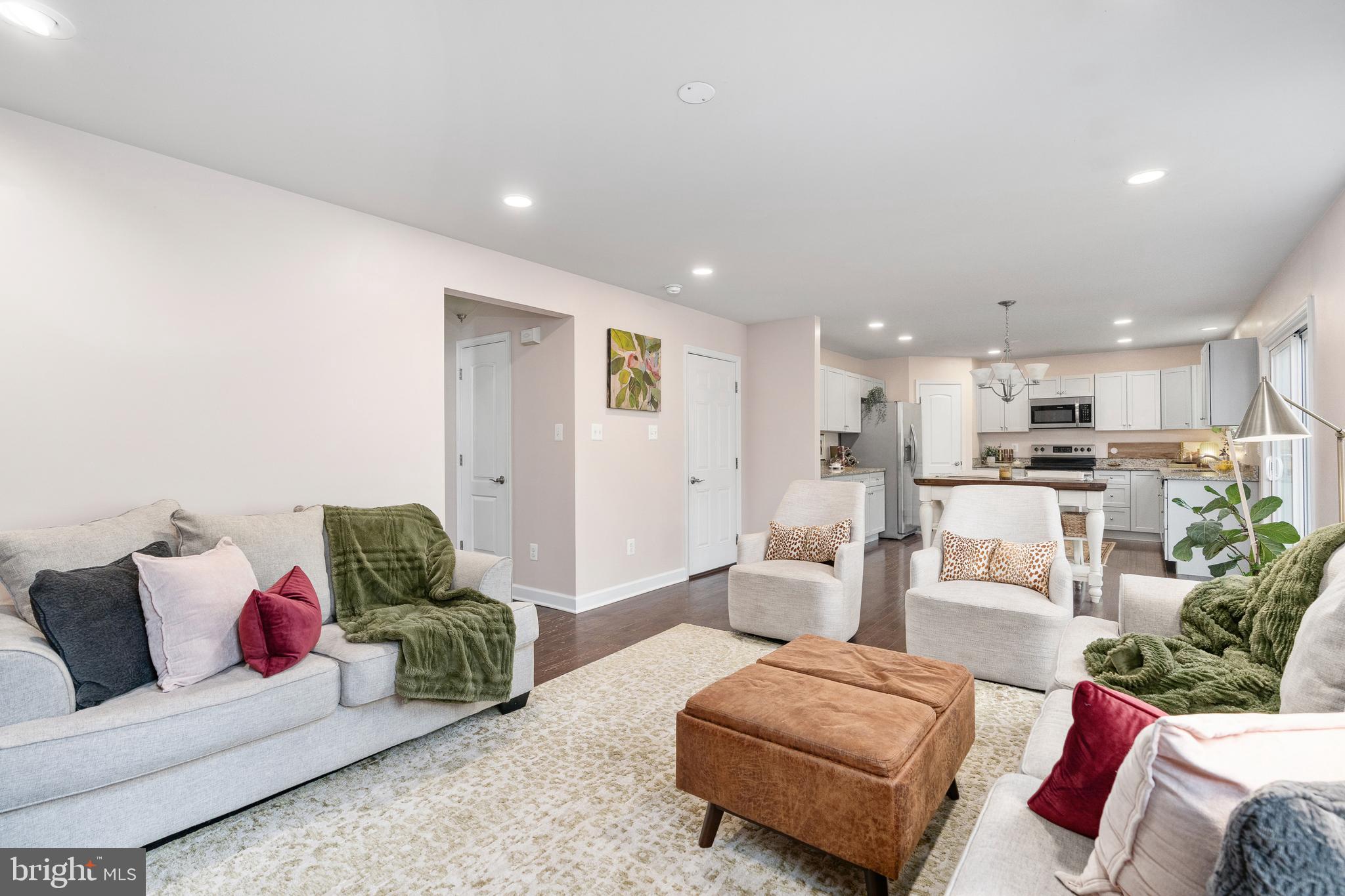 109 12th Street Colonial Beach, VA 22443 - Photo 23 of 33 a living room with furniture and white walls