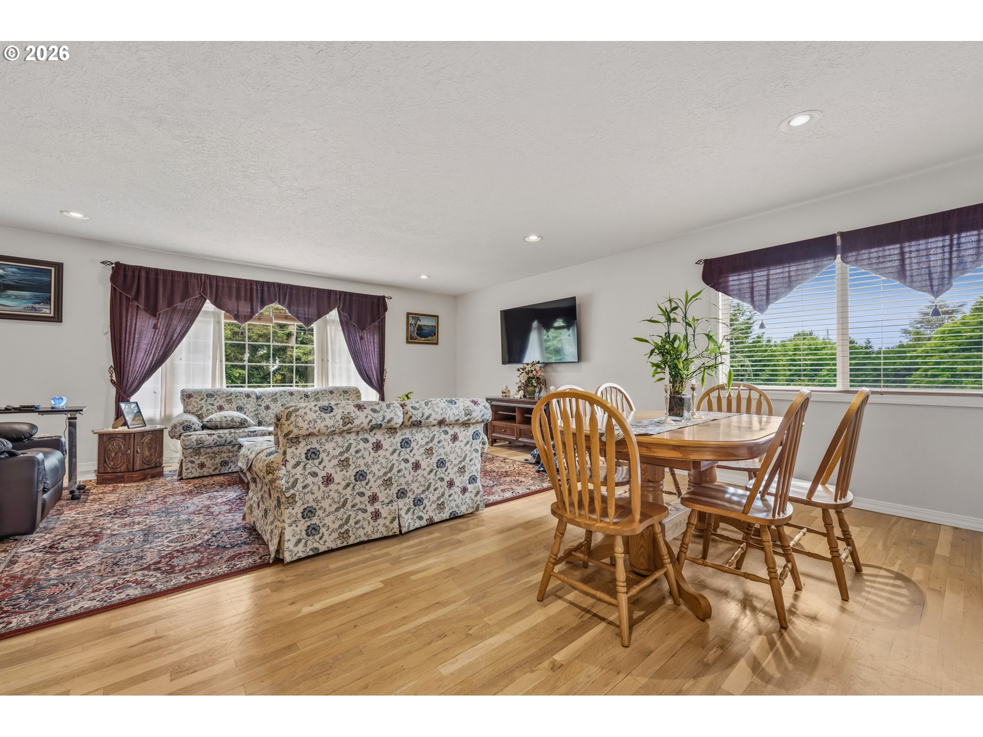 14965 Southwest Bull Mountain Road Tigard, OR 97224 - Photo 13 of 48 Living Room/Dining Room