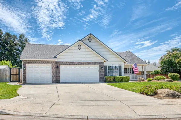 $665,000 | 290 West Loyola Avenue, Clovis, CA 93619
