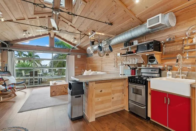 $6,900,000 | 10216 46th Avenue West, Bradenton, FL 34210