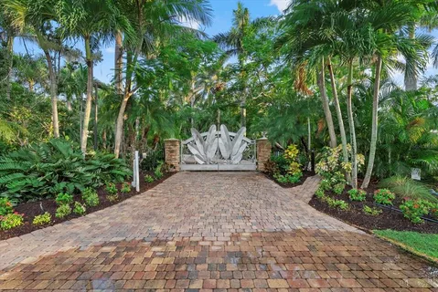 $6,900,000 | 10216 46th Avenue West, Bradenton, FL 34210