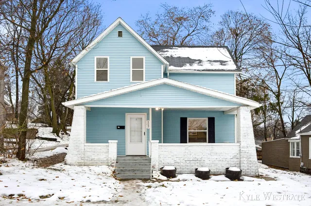 $319,900 | 117 Houseman Avenue Northeast, Grand Rapids, MI 49503