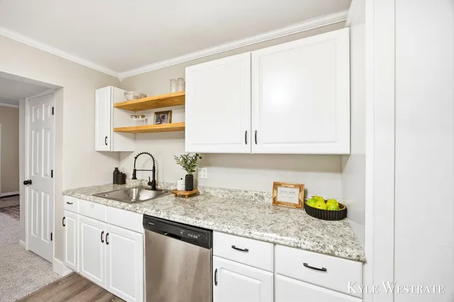 $319,900 | 117 Houseman Avenue Northeast, Grand Rapids, MI 49503