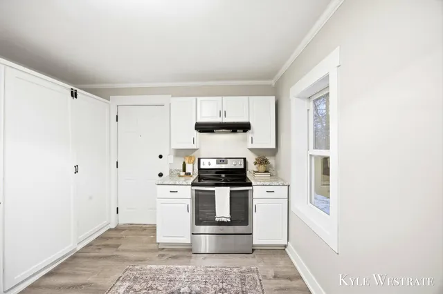 $319,900 | 117 Houseman Avenue Northeast, Grand Rapids, MI 49503