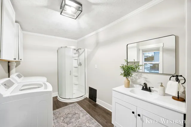 $319,900 | 117 Houseman Avenue Northeast, Grand Rapids, MI 49503