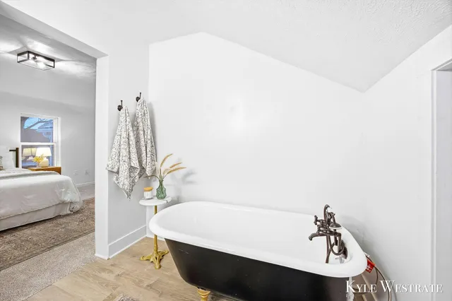 $319,900 | 117 Houseman Avenue Northeast, Grand Rapids, MI 49503