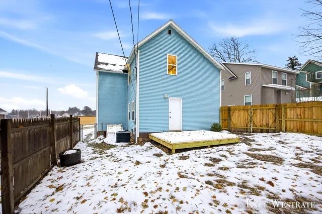 $319,900 | 117 Houseman Avenue Northeast, Grand Rapids, MI 49503
