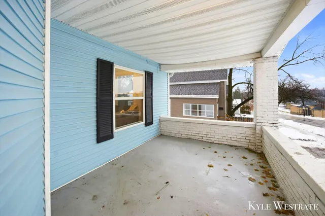 $319,900 | 117 Houseman Avenue Northeast, Grand Rapids, MI 49503