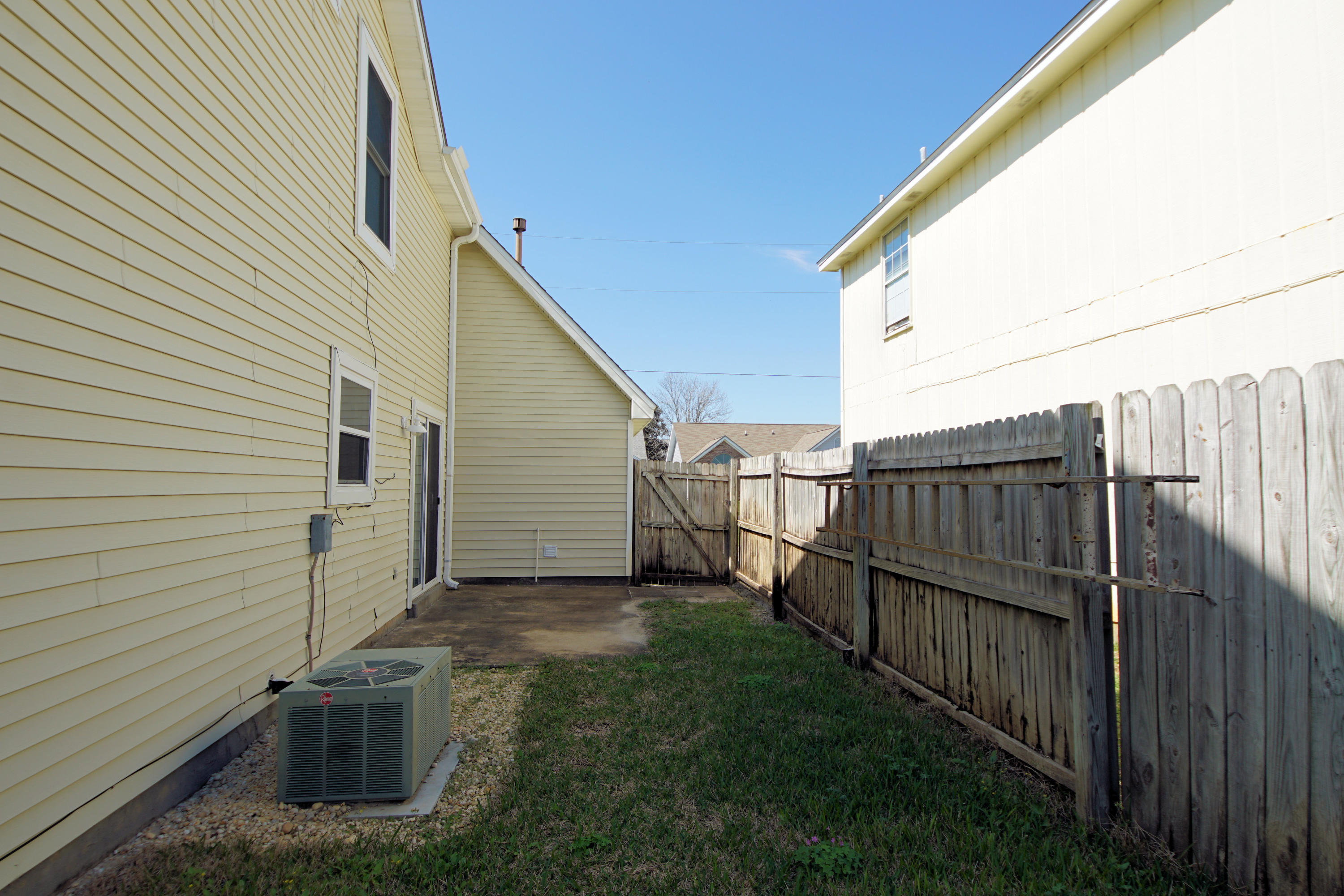467 Sandy Ridge Circle Mary Esther, FL 32569 - Photo 35 of 37 a view of a backyard with pathway