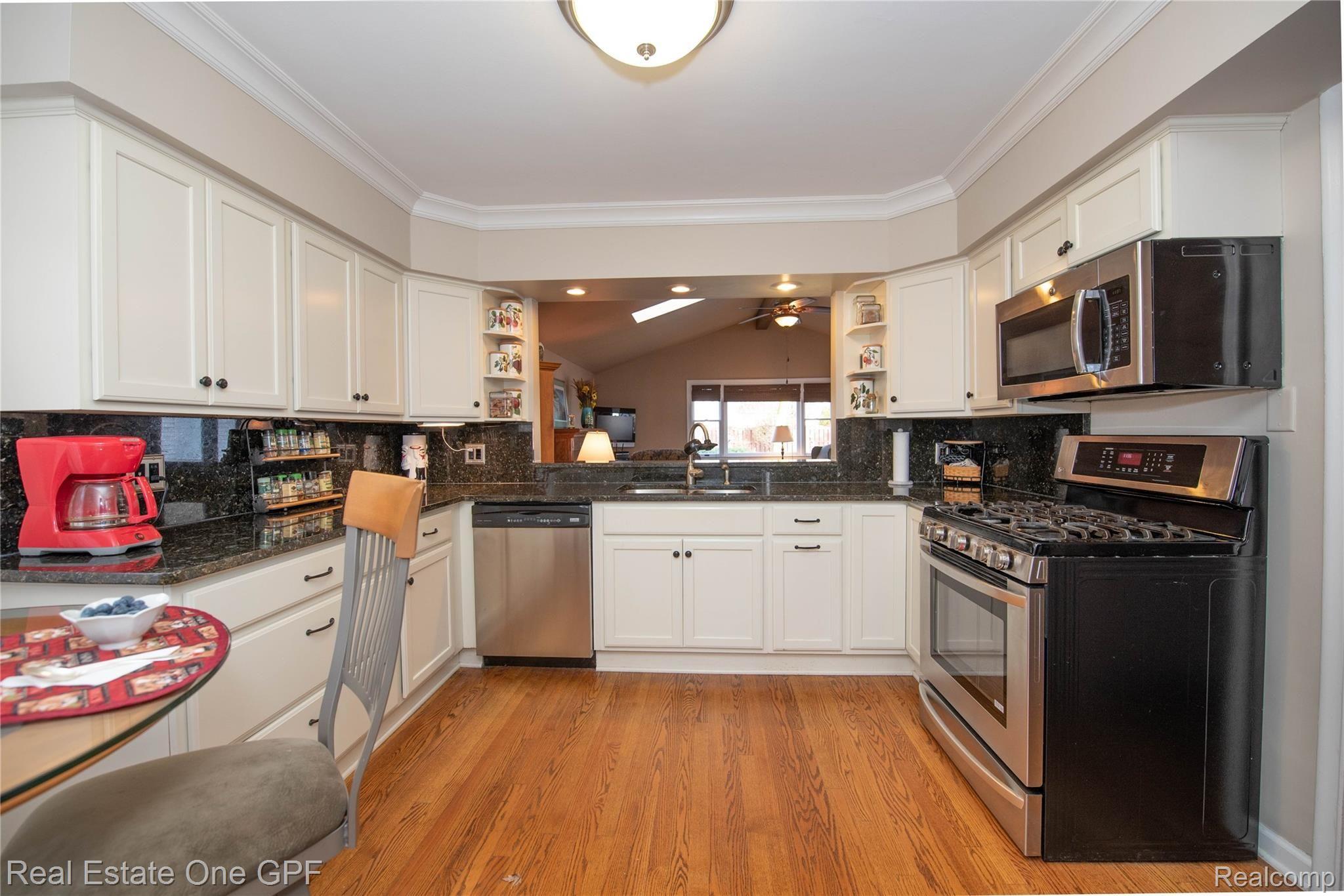 1610 Hawthorne Road Grosse Pointe, MI 48236 - Photo 9 of 32 8 Hawthorne 1610 - 26.jpg
