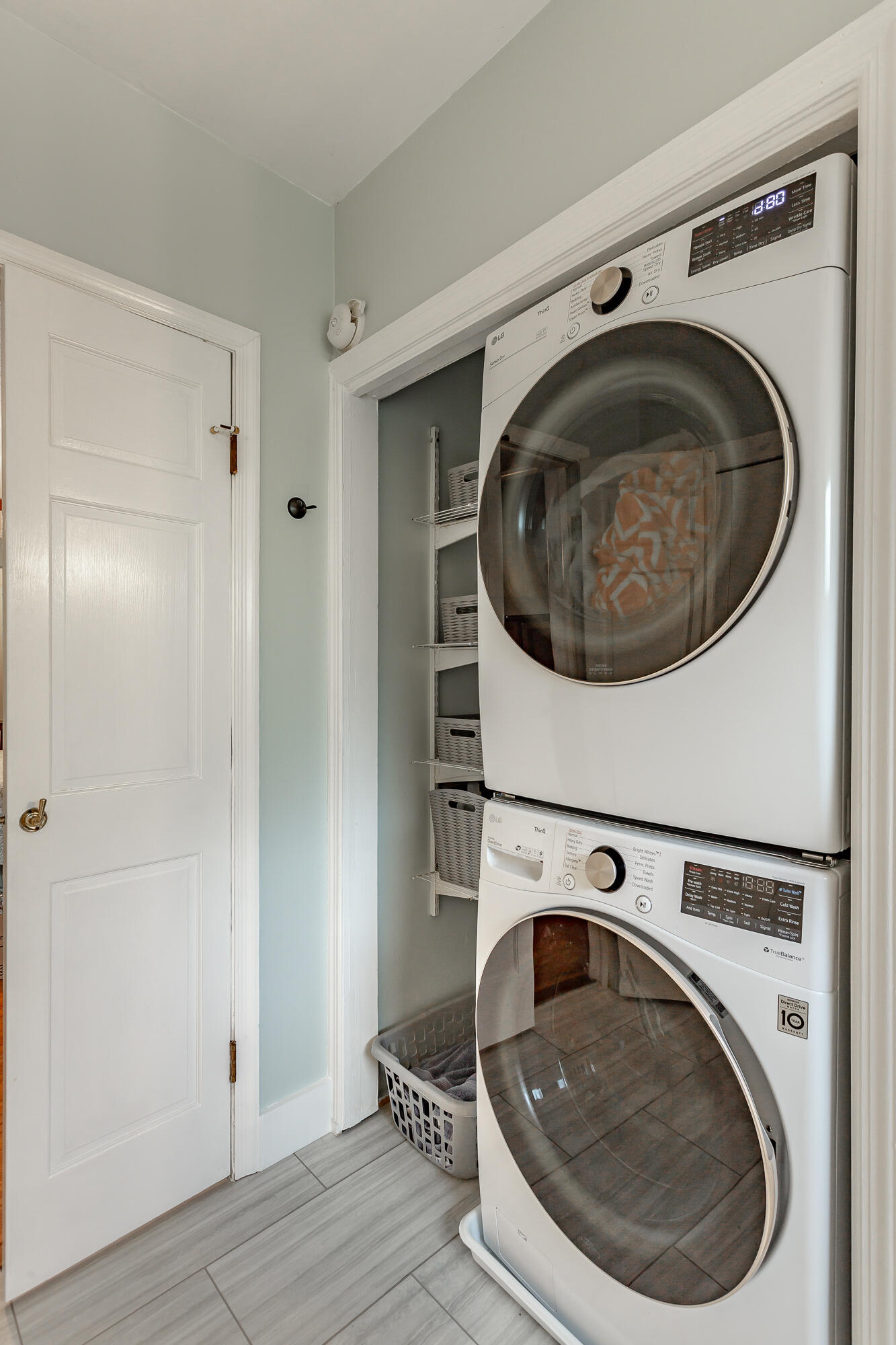 923 Signal Road Signal Mountain, TN 37377 - Photo 21 of 28 Washer and dryer remain.