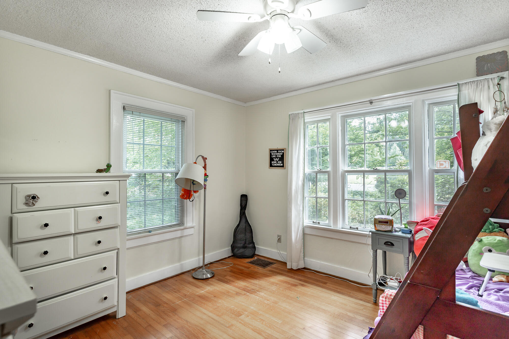 923 Signal Road Signal Mountain, TN 37377 - Photo 22 of 28 Second bedroom.