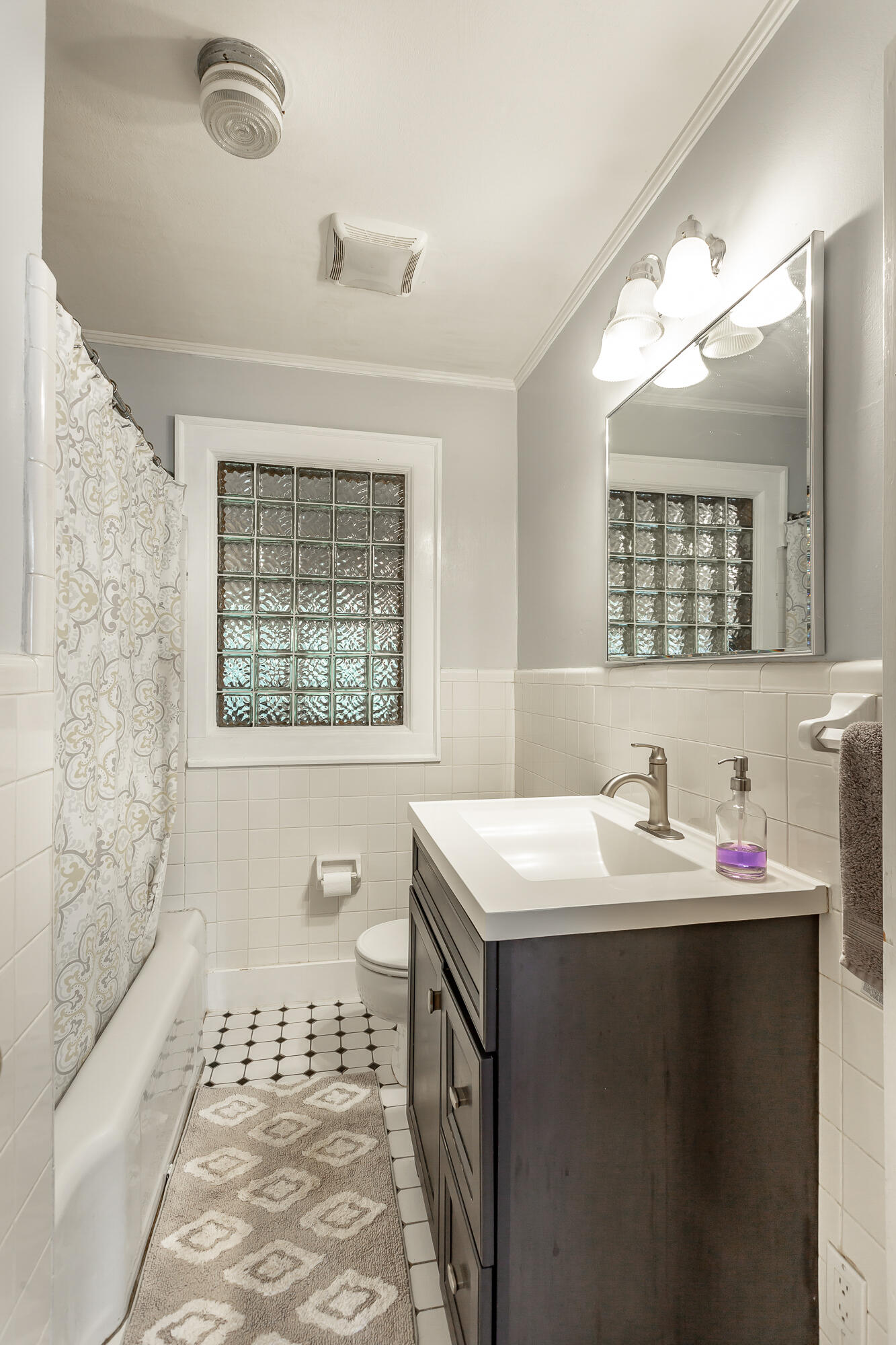 923 Signal Road Signal Mountain, TN 37377 - Photo 25 of 28 Hall bath.