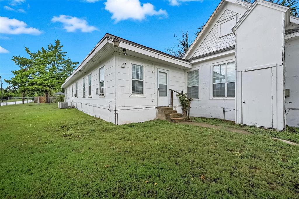 620 South Charles Street Sherman, TX 75090 - Photo 2 of 21