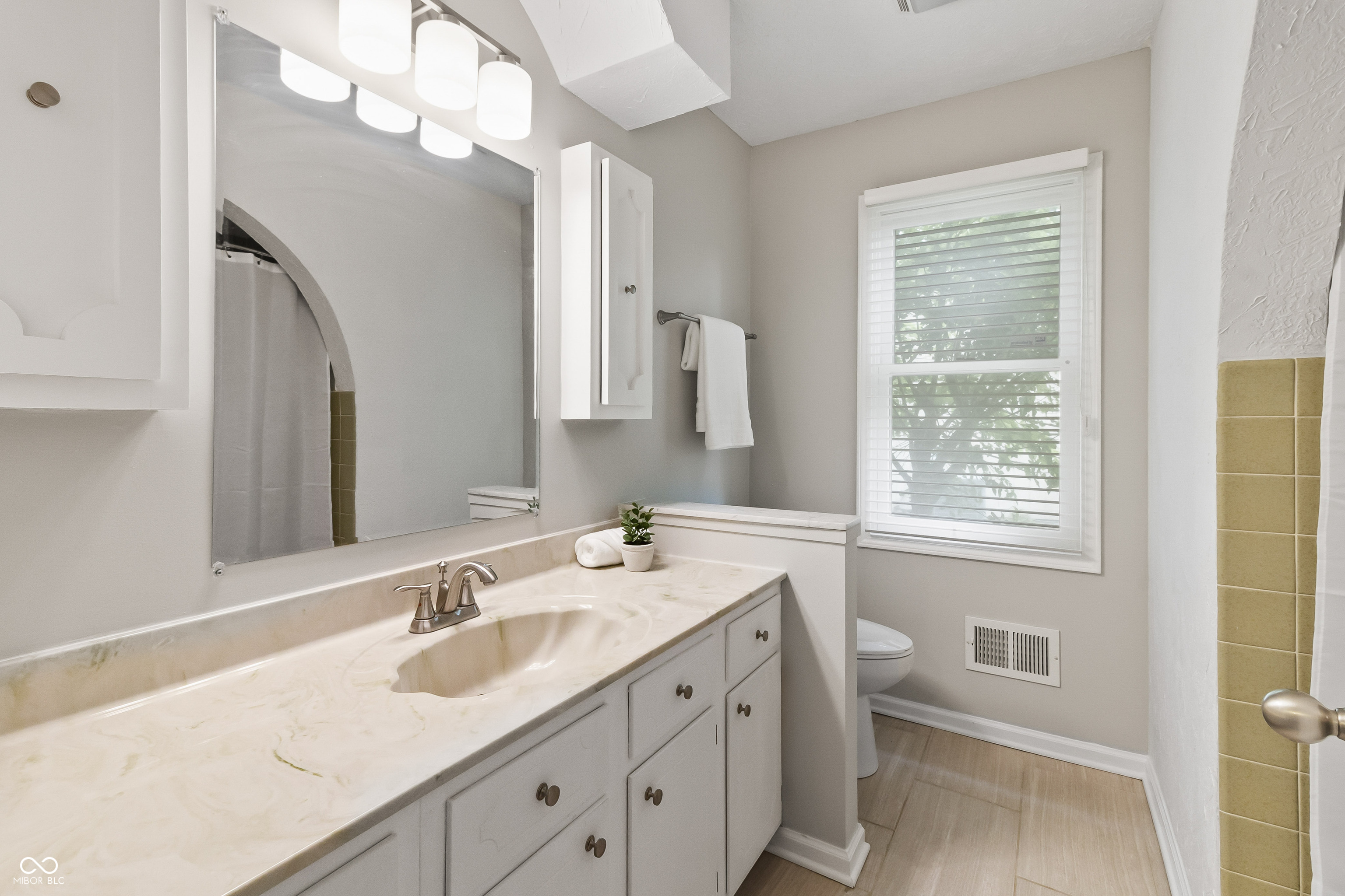 8029 Castle Lake Road Indianapolis, IN 46256 - Photo 17 of 29 Gallery Image 17