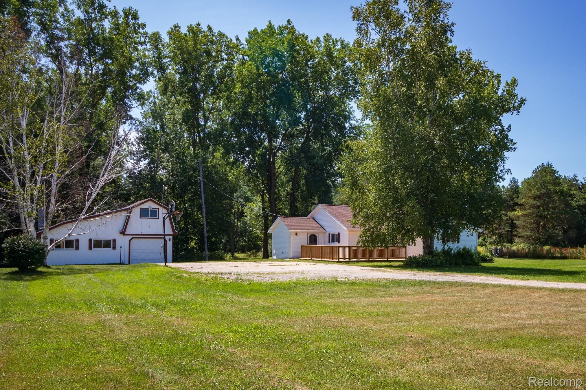 1691 Dixon Road Caro, MI 48723 - Photo 2 of 39 _MG_5966.jpg