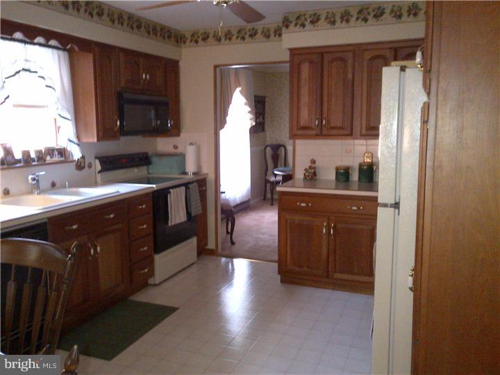 225 Maron Road Hatfield, PA 19440 - Photo 3 of 16 Kitchen