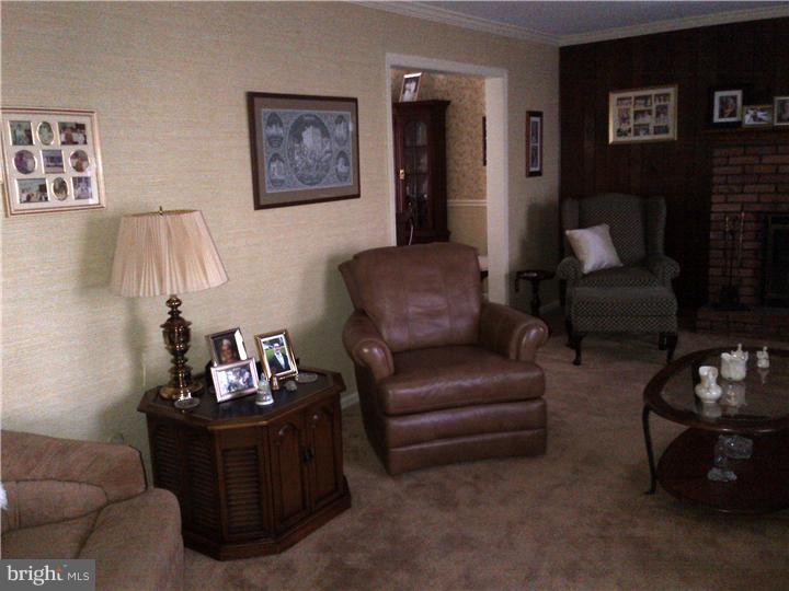 225 Maron Road Hatfield, PA 19440 - Photo 5 of 16 Living Room