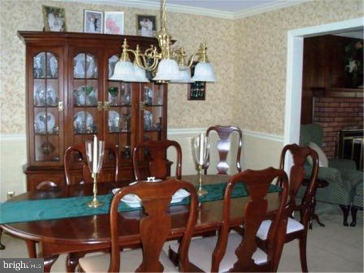 225 Maron Road Hatfield, PA 19440 - Photo 8 of 16 Dining Room