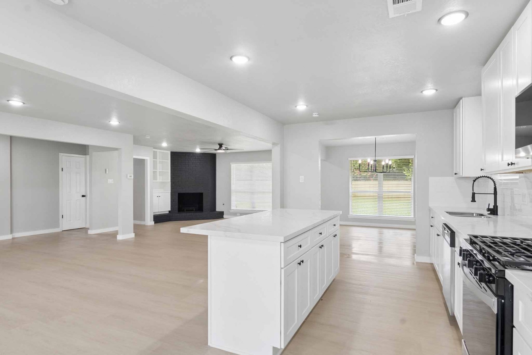 10423 Quiet Hill Road La Porte, TX 77571 - Photo 5 of 27