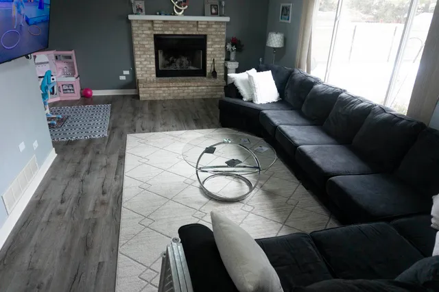 $420,000 | 1101 Lindsay Street, Joliet, IL 60431