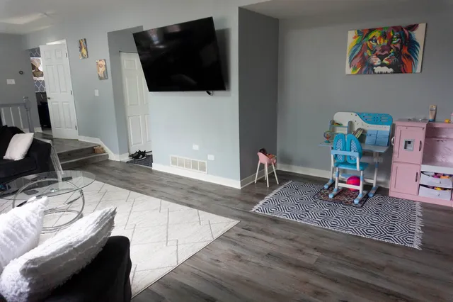 $420,000 | 1101 Lindsay Street, Joliet, IL 60431