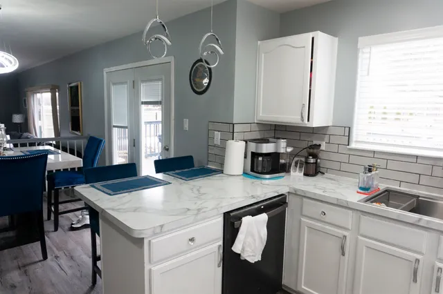 $420,000 | 1101 Lindsay Street, Joliet, IL 60431