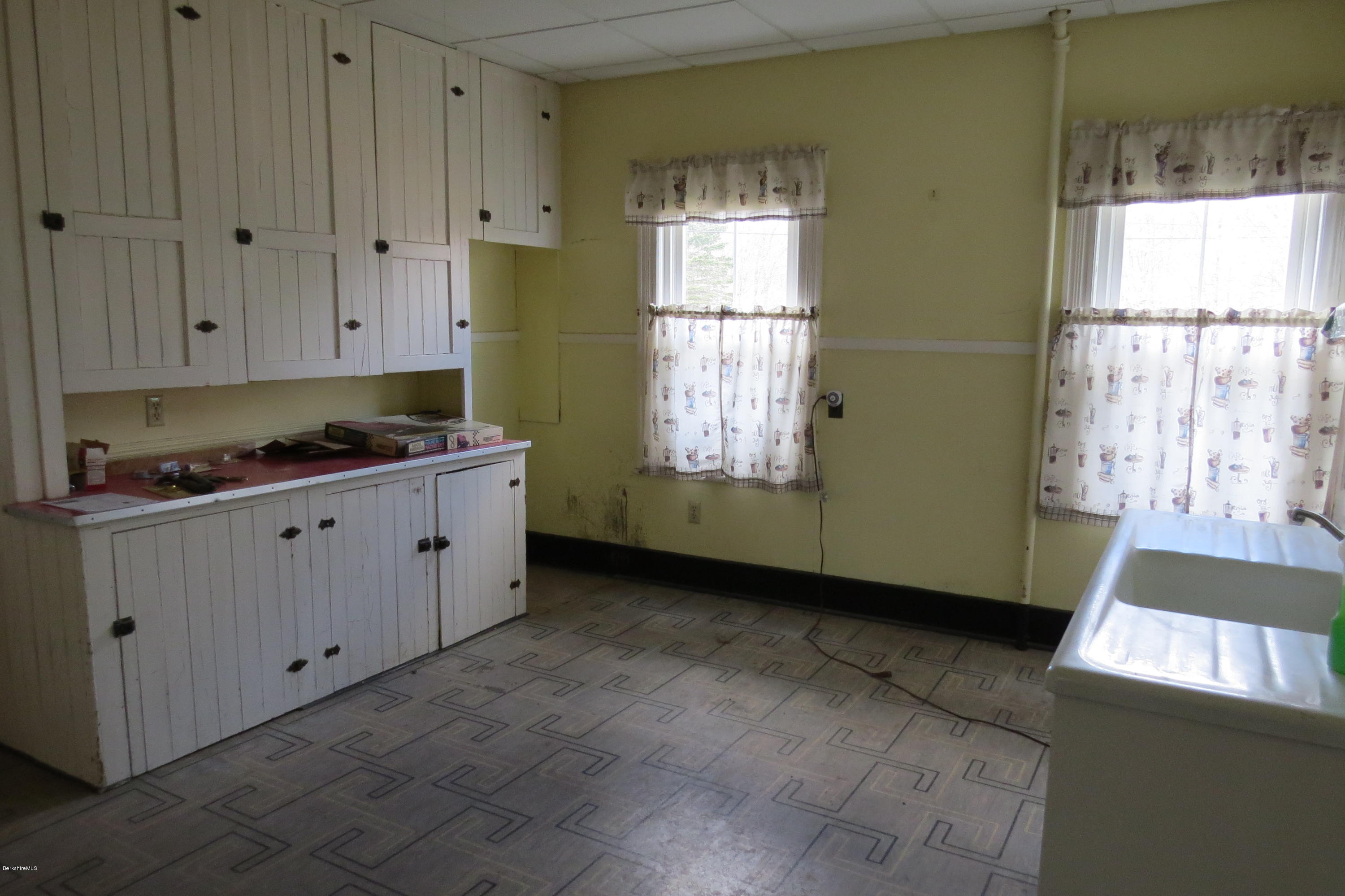 98 Alger Street Adams, MA 01220 - Photo 4 of 31 Kitchen