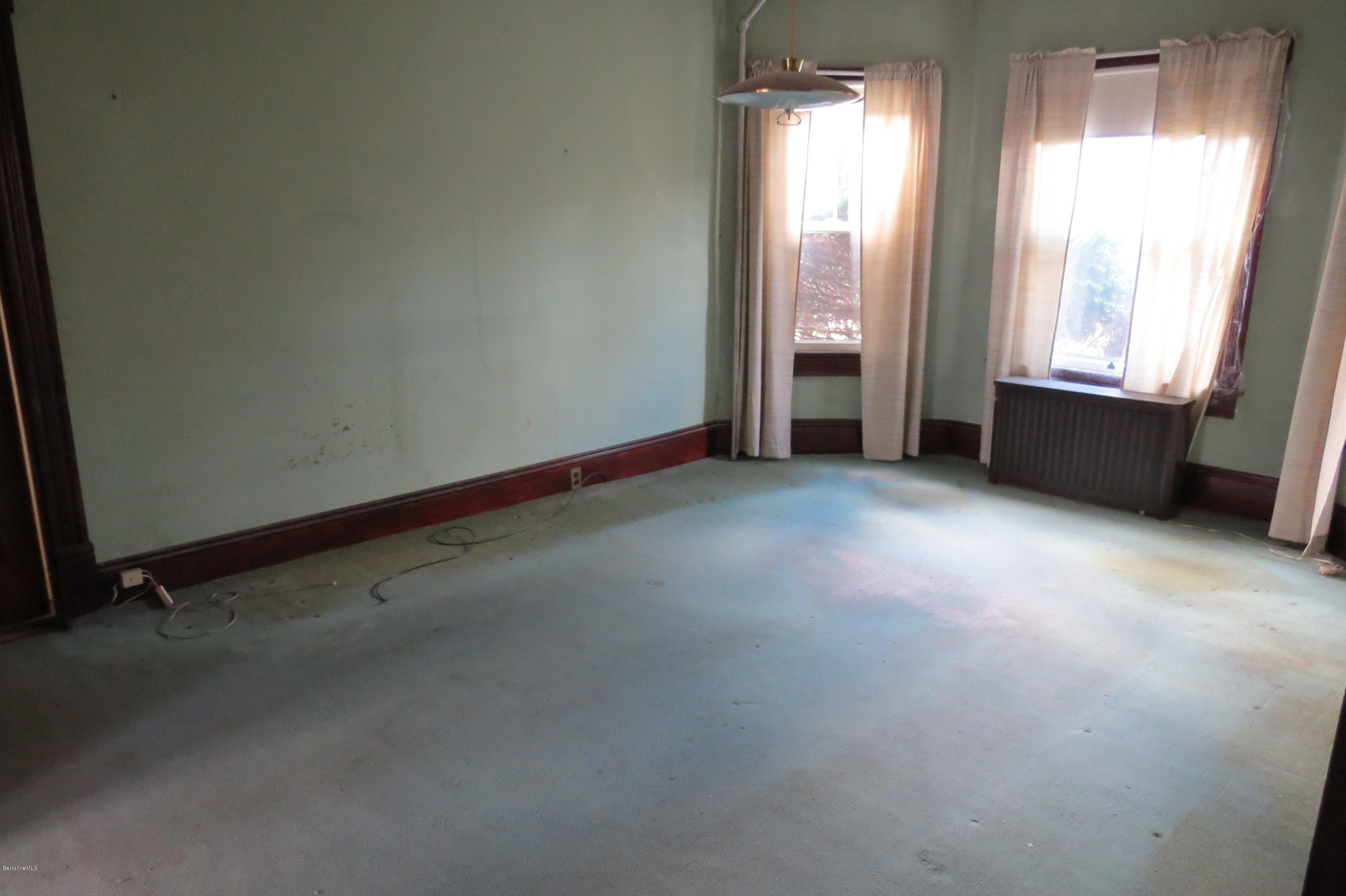 98 Alger Street Adams, MA 01220 - Photo 6 of 31 Living Room