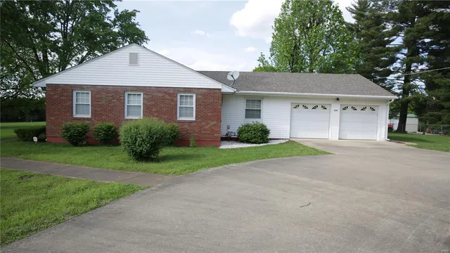 $299,900 | 209 Highley Lane, Desloge, MO 63628