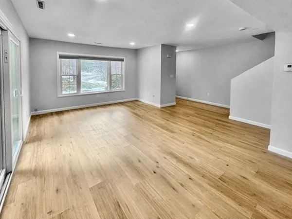 $3,000 | 418 Edgebrook Drive, Unit 418, Boylston, MA 01505