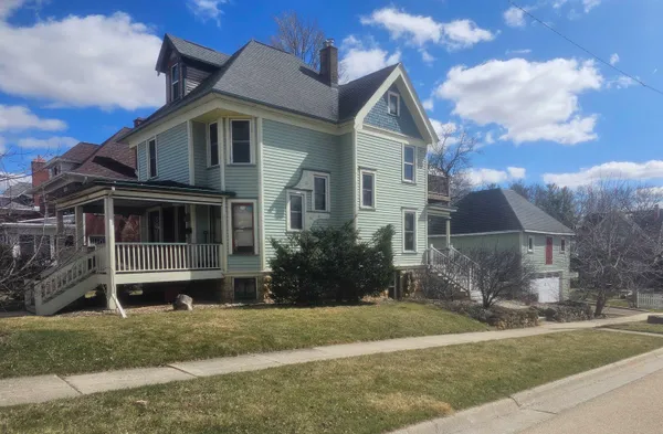 $239,900 | 2102 11th Street, Monroe, WI 53566