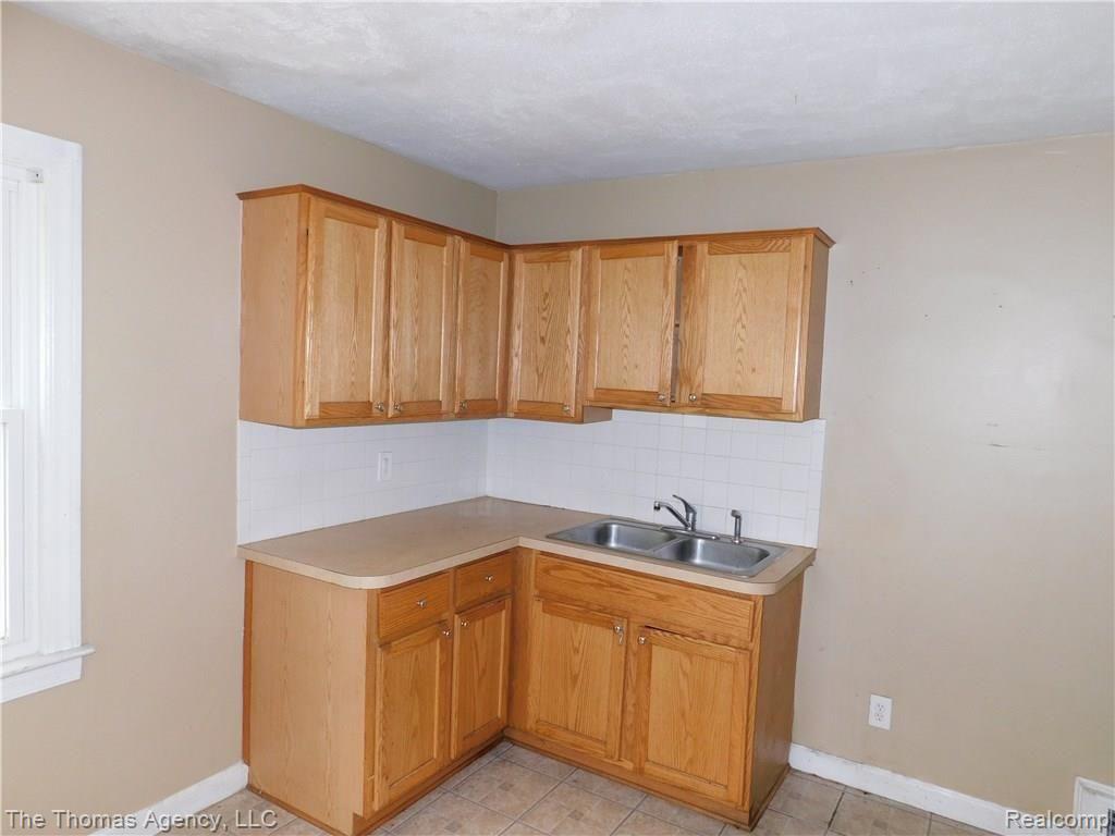 15750 Stephens Road Eastpointe, MI 48021 - Photo 20 of 22 DSCN0067.JPG