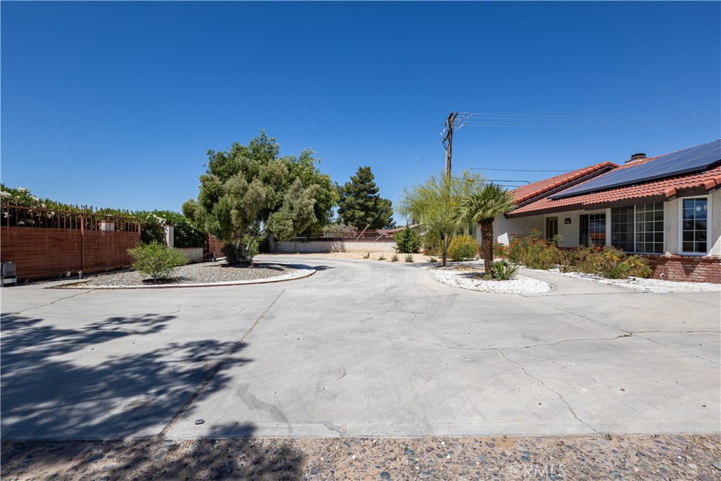 20086 Yucca Loma Road Apple Valley, CA 92307 - Photo 4 of 41