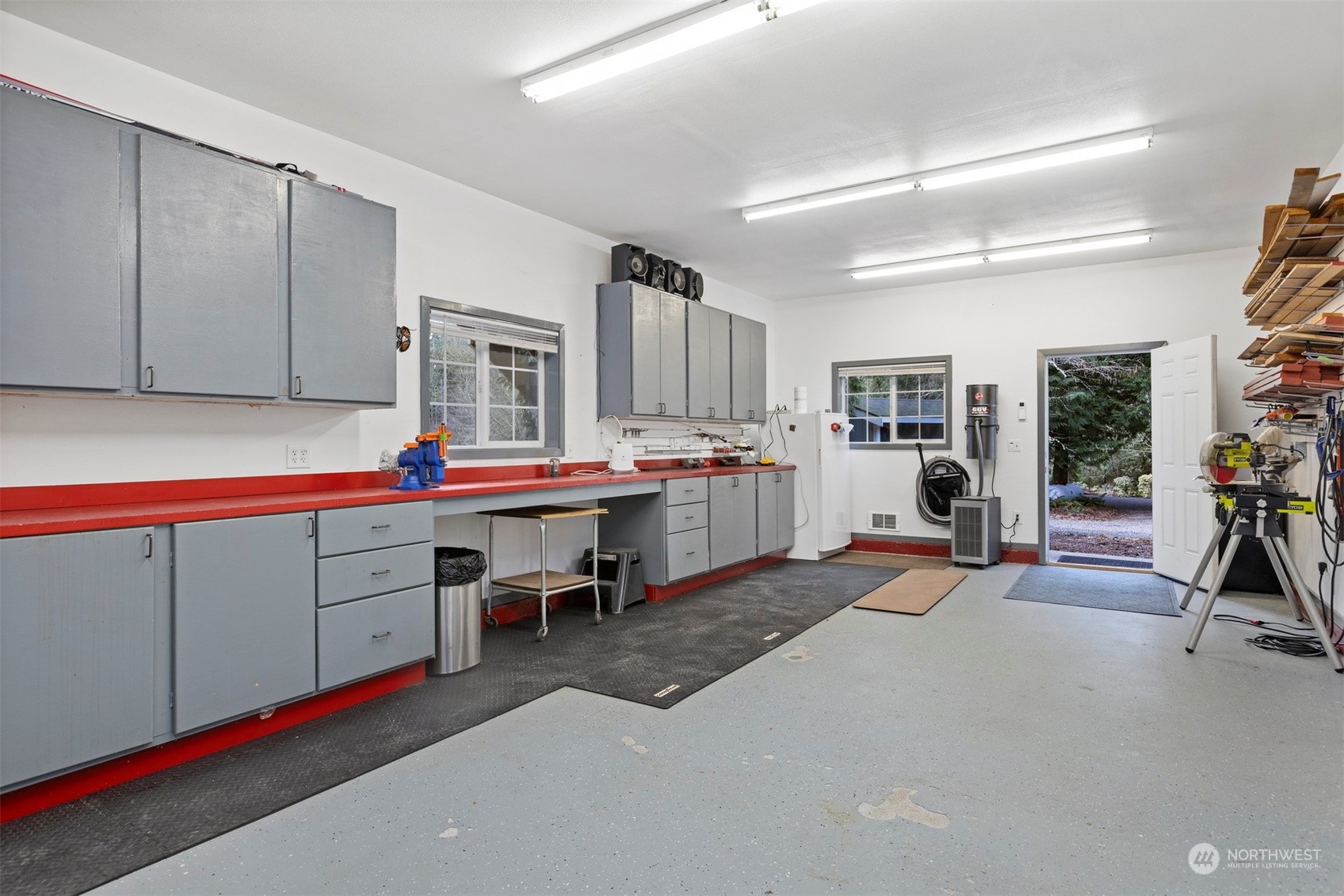 3313 Y Road Bellingham, WA 98226 - Photo 31 of 40 a bedroom with furniture and a wooden floor