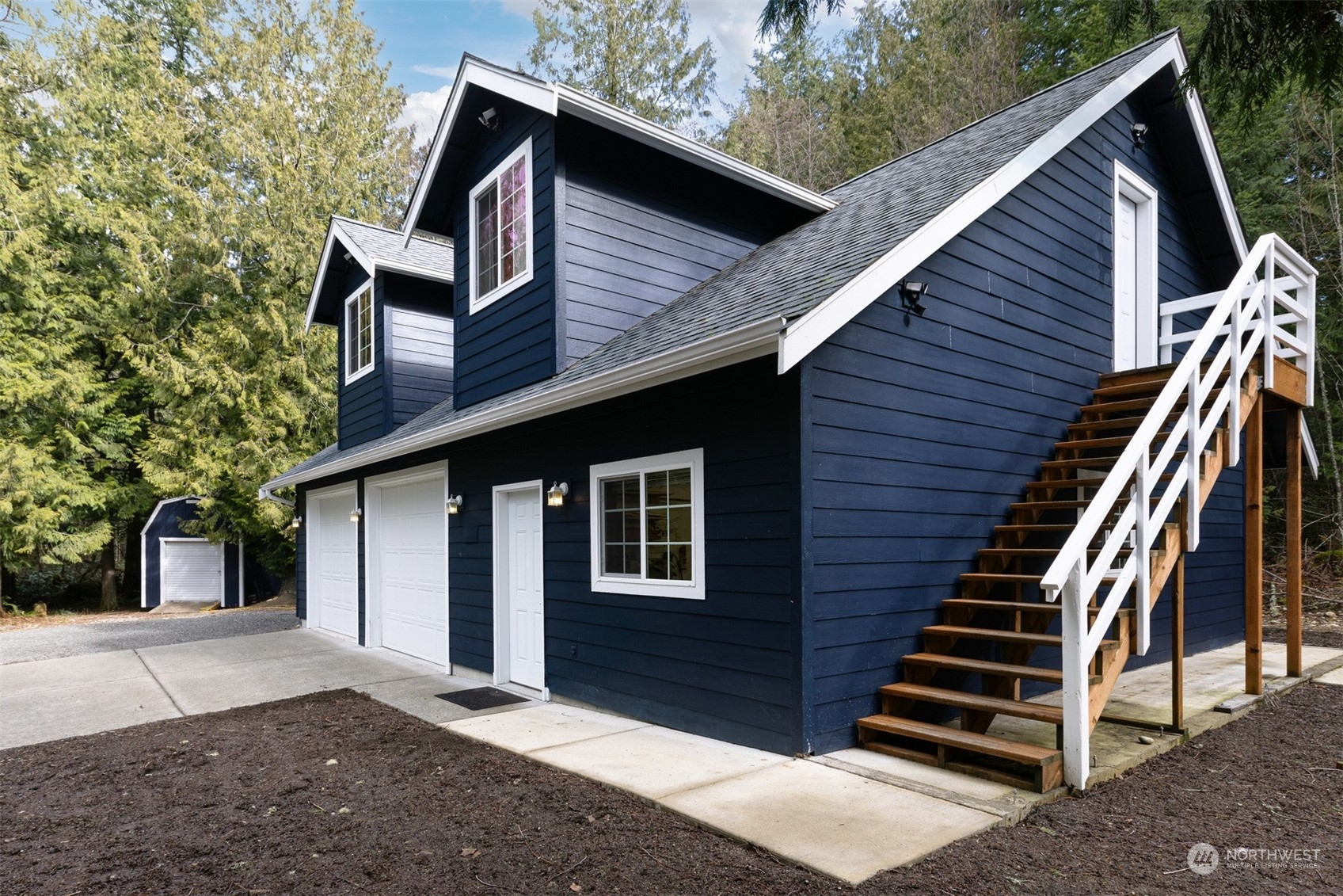 3313 Y Road Bellingham, WA 98226 - Photo 32 of 40 a backyard of a house with wooden fence and deck