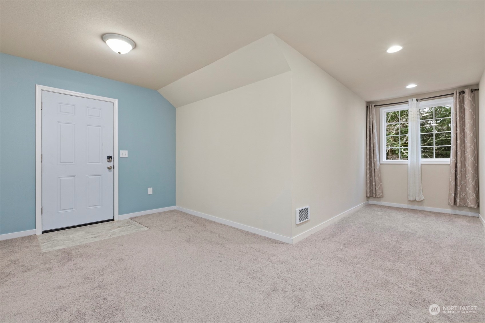 3313 Y Road Bellingham, WA 98226 - Photo 33 of 40 an empty room with windows