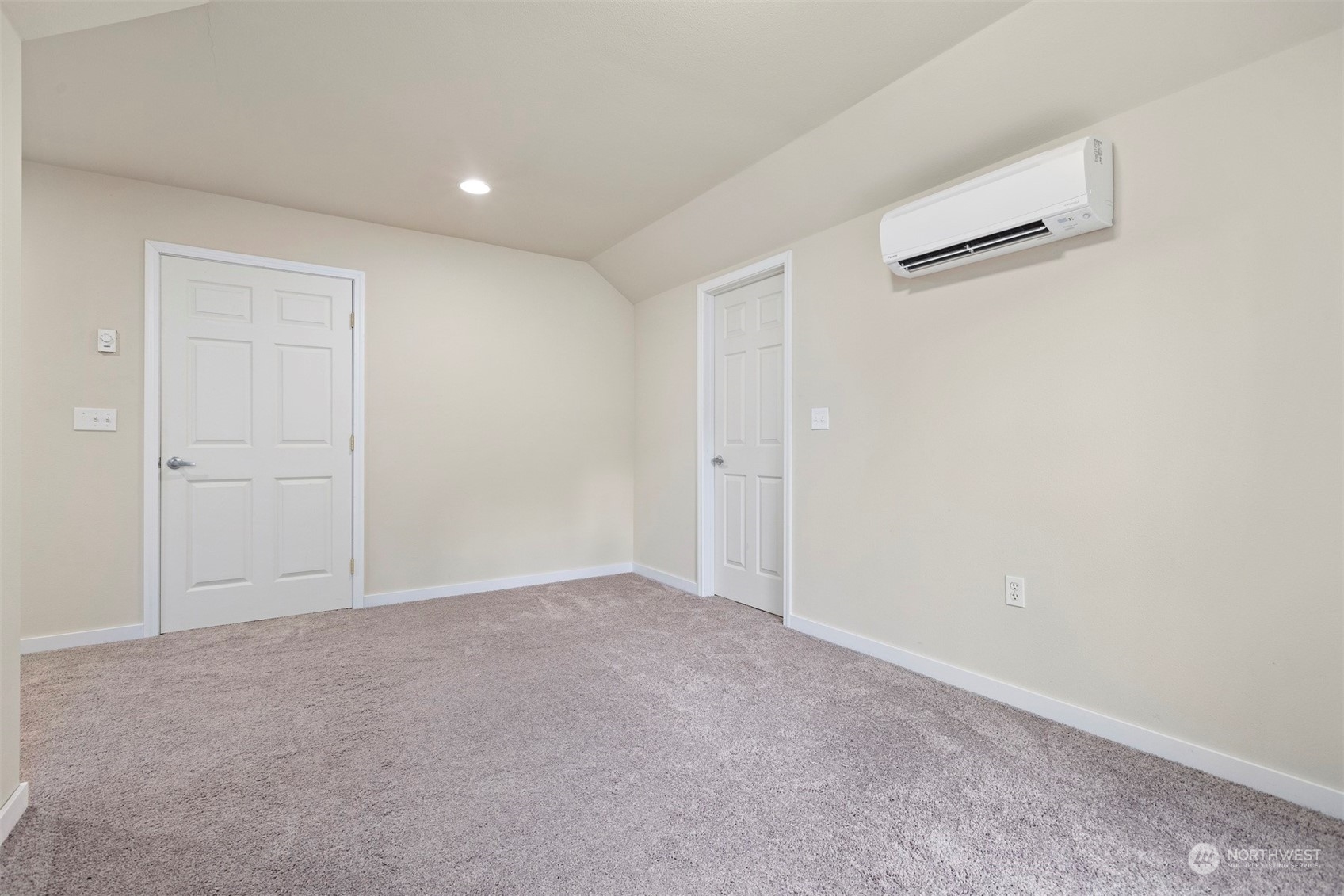 3313 Y Road Bellingham, WA 98226 - Photo 34 of 40 an empty room with an entryway