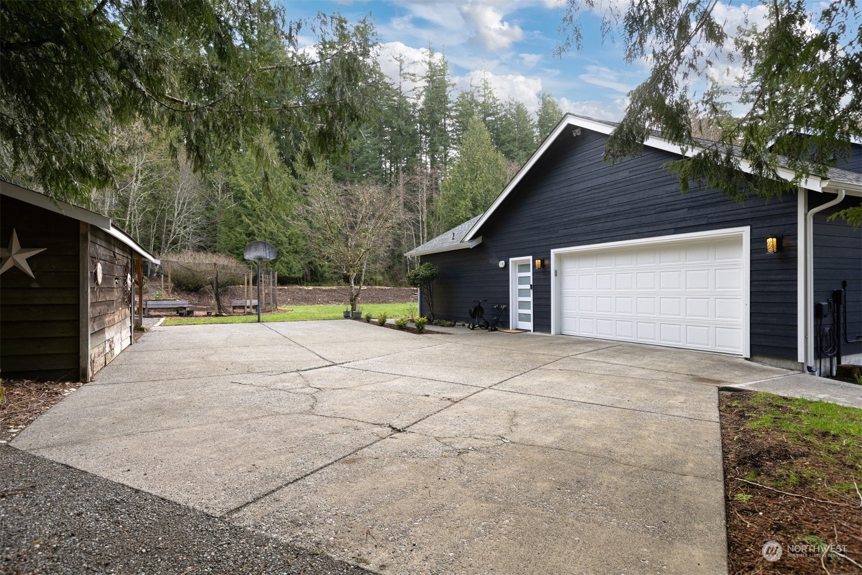 3313 Y Road Bellingham, WA 98226 - Photo 36 of 40 a view of backyard with a garden and trees