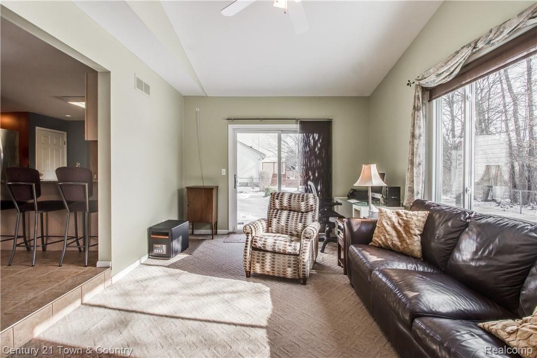 2153 Alsdorf Avenue Rochester, MI 48309 - Photo 17 of 48 INTERIORS (17 of 44).jpg