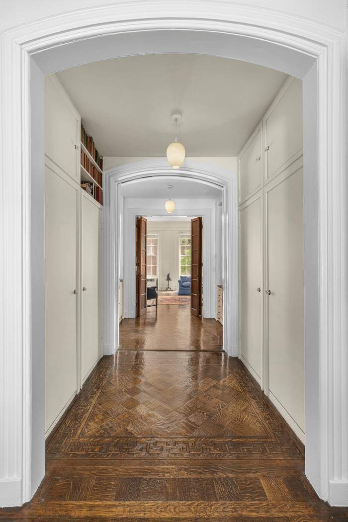 27 East 73rd Street Manhattan, NY 10021 - Photo 9 of 16
