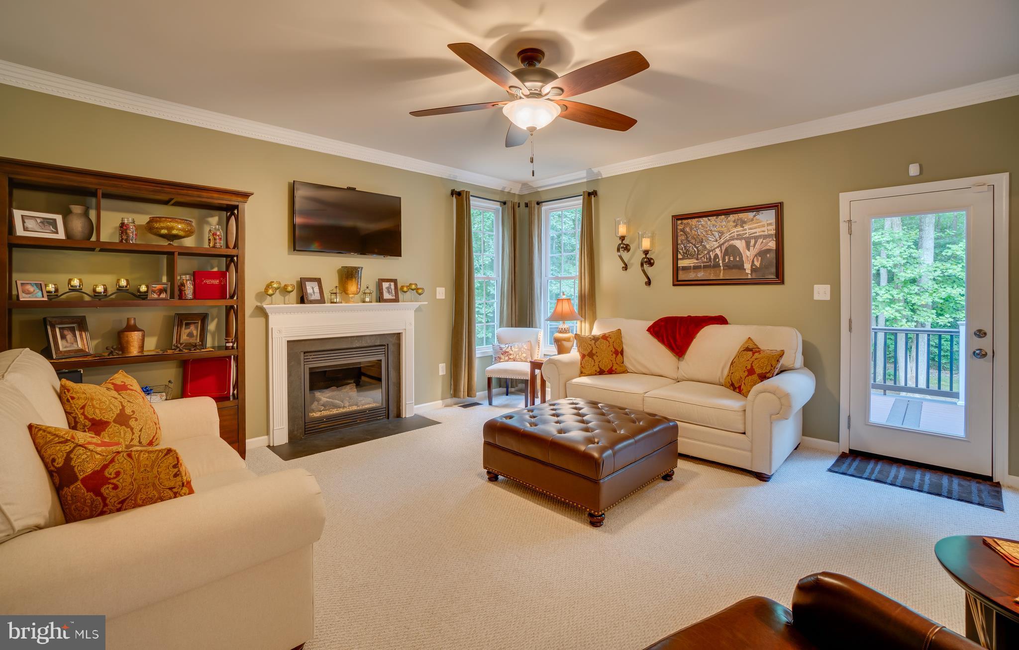 11529 Pine Hill Road King George, VA 22485 - Photo 16 of 63 Family Room with crown trim and ceiling fan.