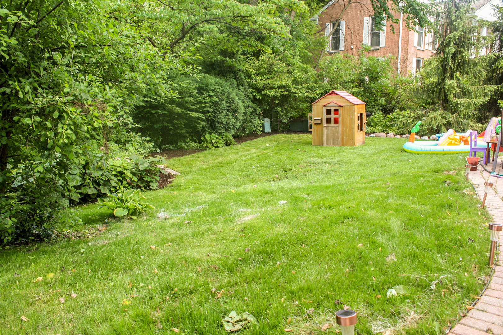 1 Juniper Road Rolling Meadows, IL 60008 - Photo 4 of 29 a view of a garden with a fountain