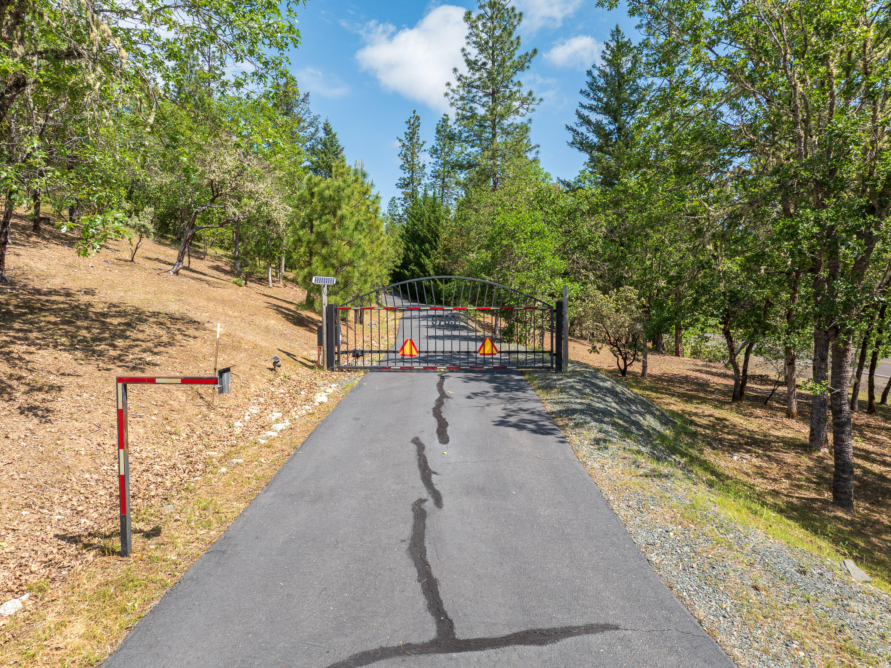 9703 Lower River Road Grants Pass, OR 97526 - Photo 37 of 43 9703LowerRiverRd-049